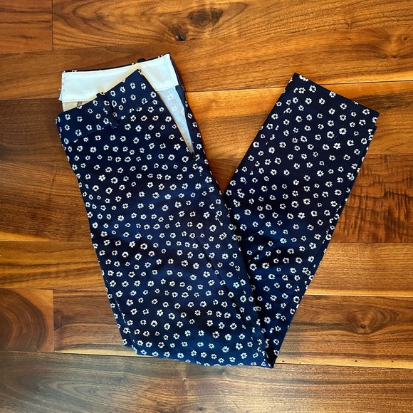 J. By J. Crew Winnie Navy Floral Pants; Size 0 - Picture 7 of 10